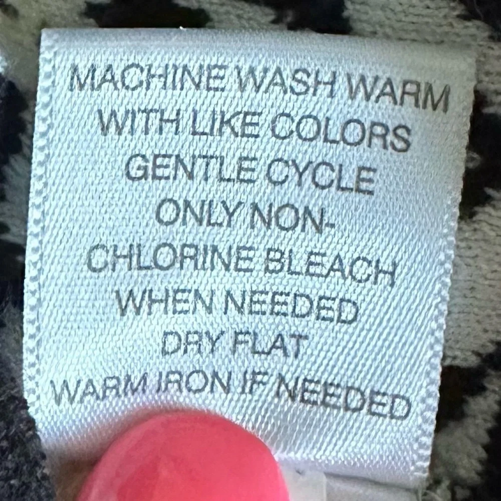 Dana Buchman | Black and White Animal Print V-Neck Zebra Pullover Top Sz XL. EUC - Picture 7 of 9